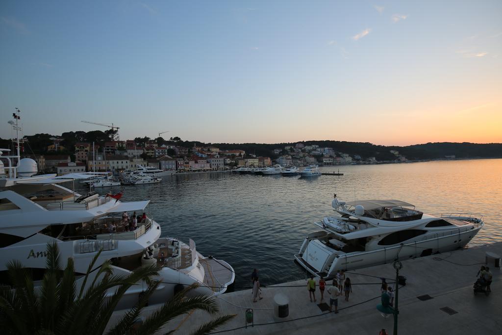 Apartments And Rooms Jospino Mali Lošinj Habitación foto